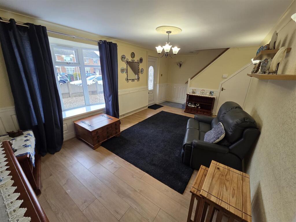 Laxton Drive, Meden Vale, Mansfield photo 2