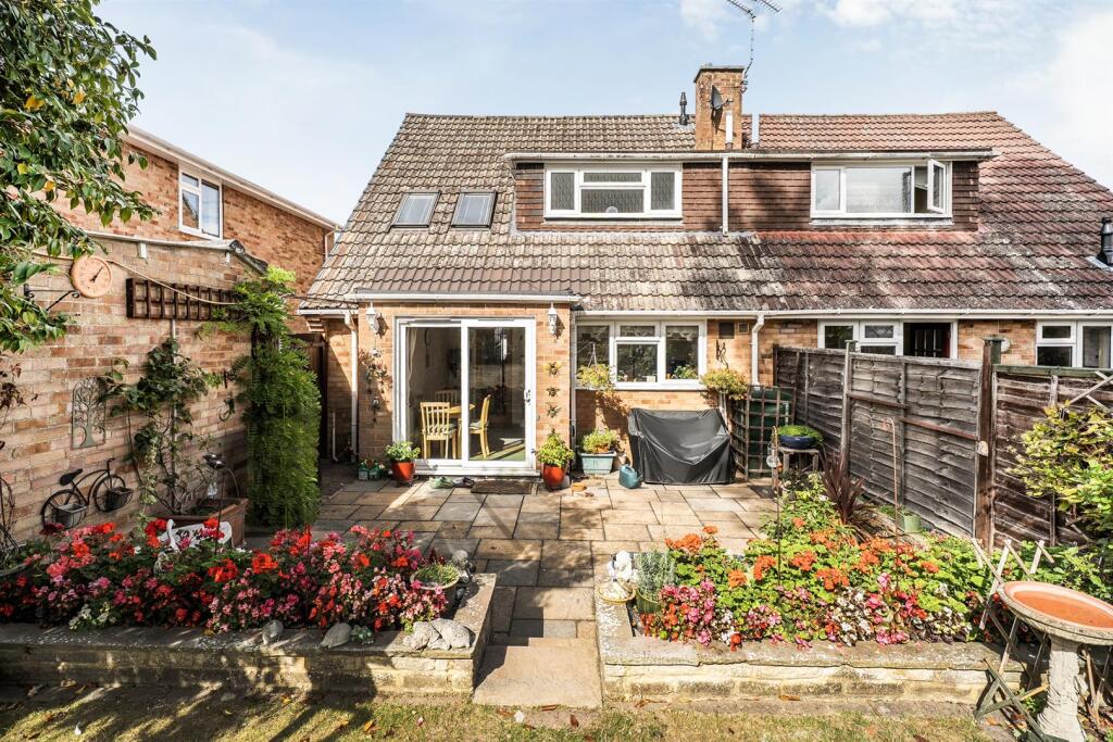 House in Hart, Yateley - View 5