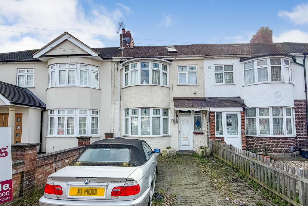 Main image of property: 118 Lodge Crescent, Waltham Cross, Hertfordshire, EN8 8BJ