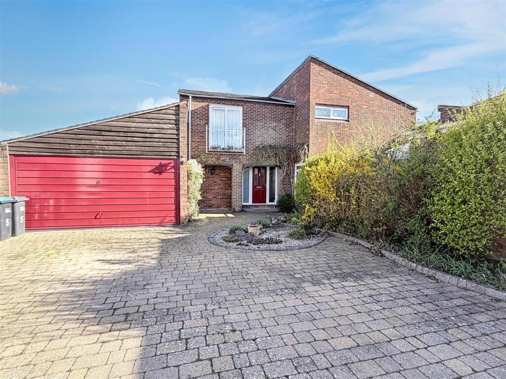 Main image of property: Richmond Close, Bletchley, Milton Keynes