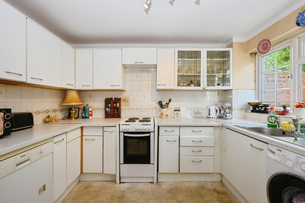 House in Croydon - View 4