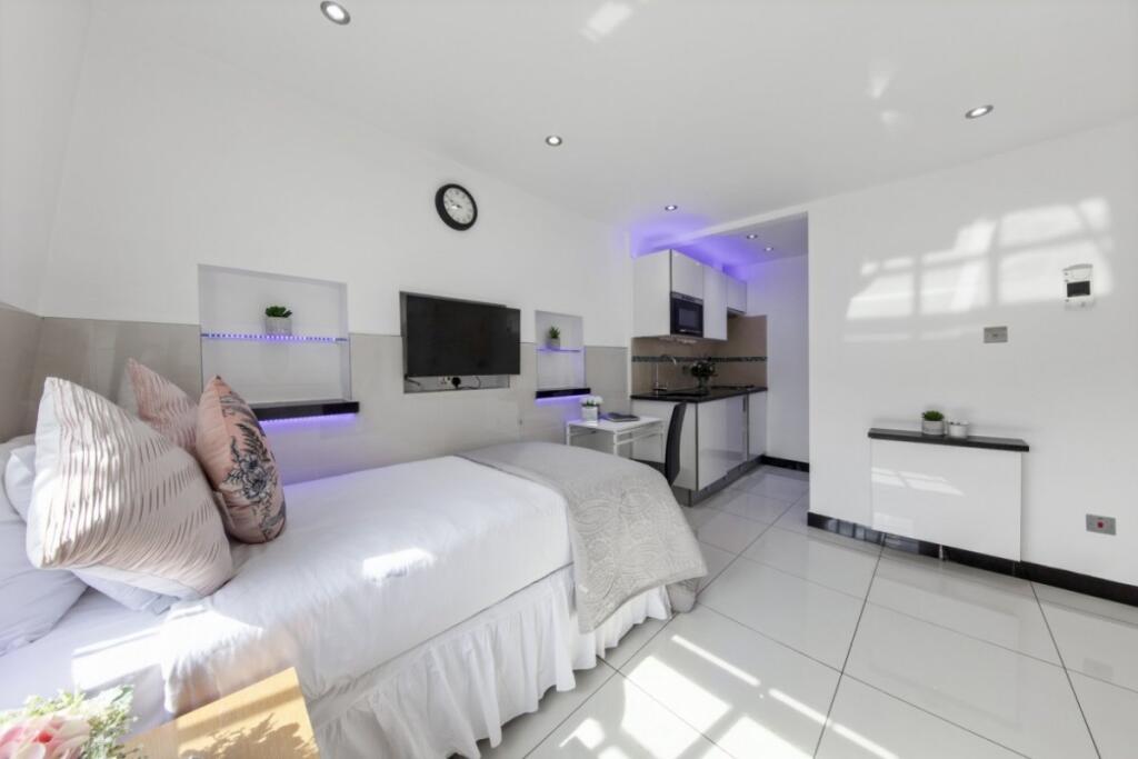 Apartment in London - View 3