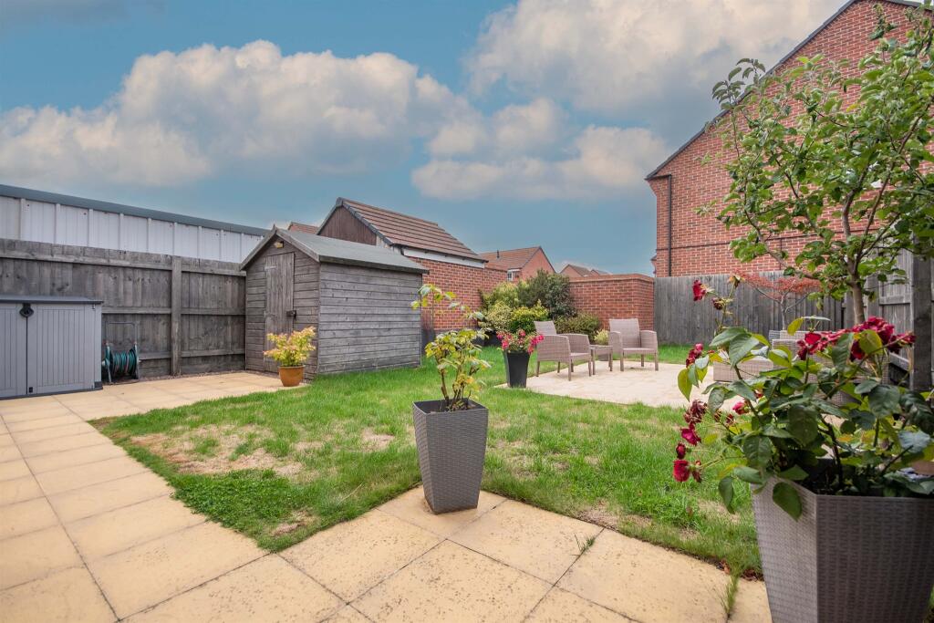 House in Kettering, Ise Lodge - More