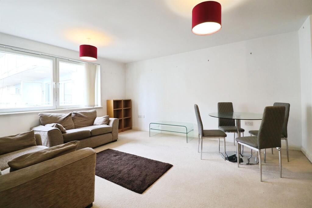 Apartment in Cardiff - More