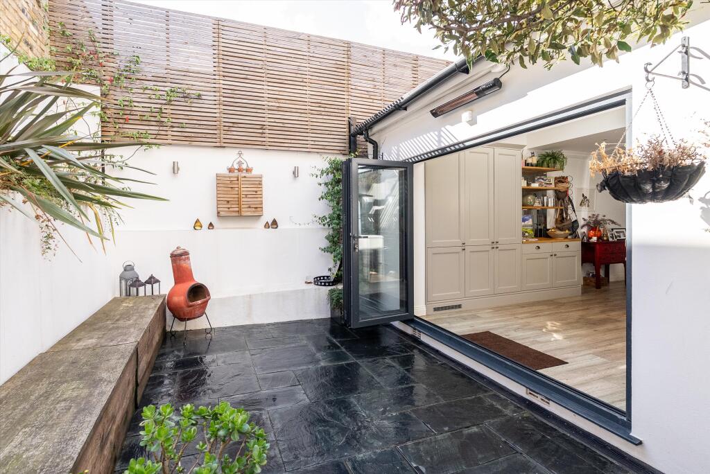 House in London, Wandsworth - View 4