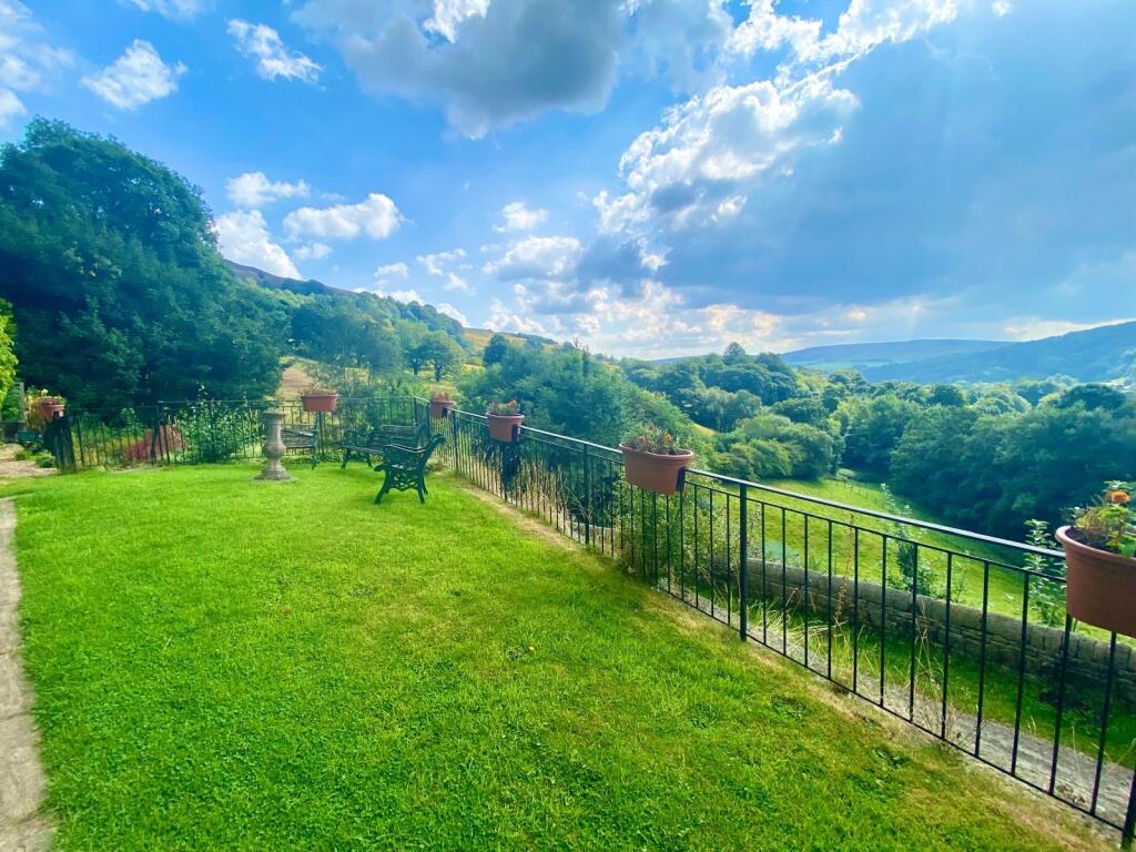 Stannally Farmhouse & Cottage, Stoney Royd Lane, Todmorden, OL14 8EP photo 2