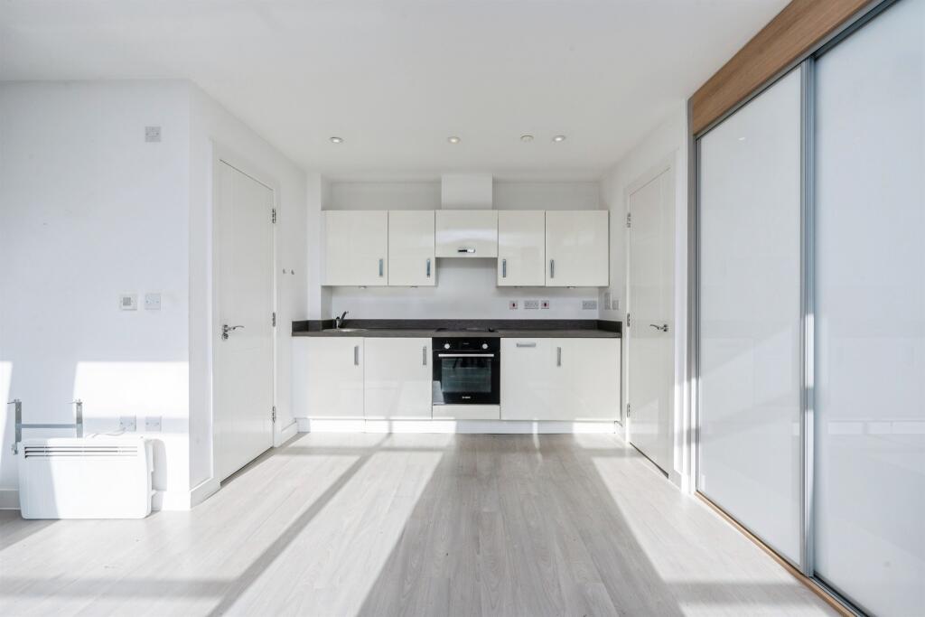 Newsom Place, Hatfield Road, St. Albans – pohled 3