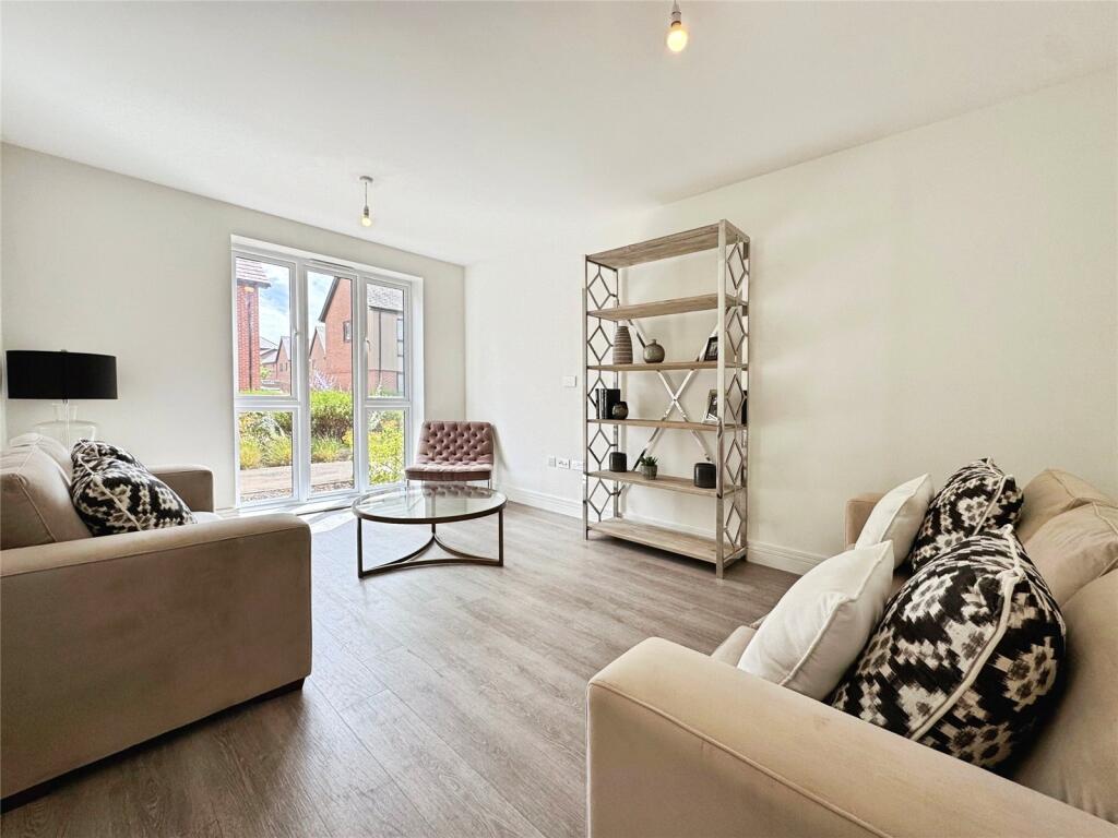 Hawthorn Drive, Crowthorne, Berkshire, RG45 photo 3