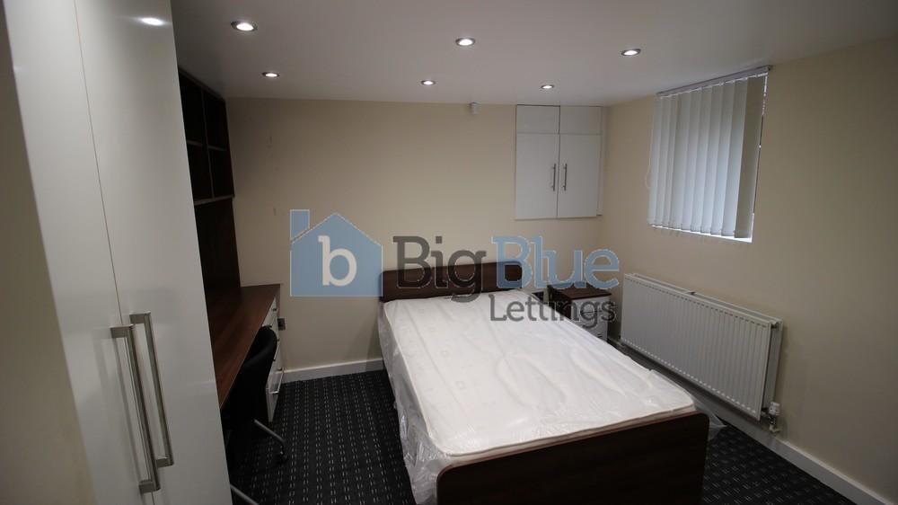 House in Leeds, West Yorkshire - View 4