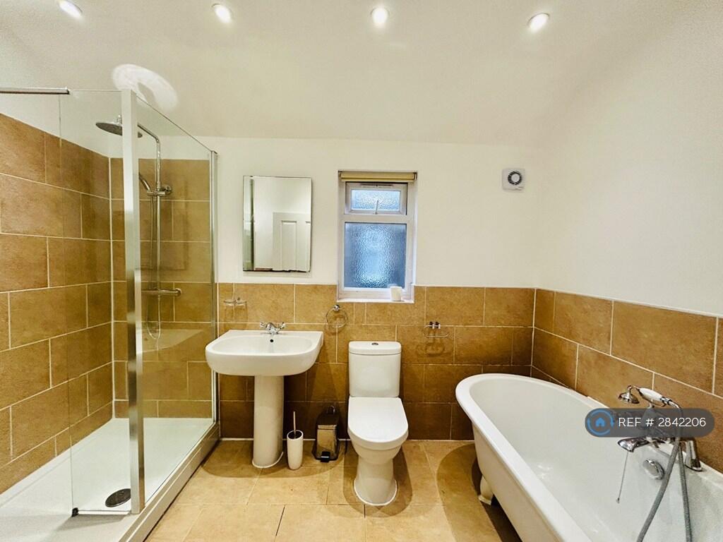 1 bedroom house share for rent