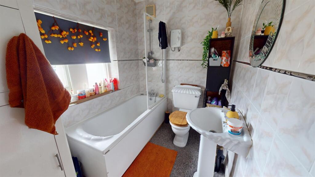 Apartment in Bradford, Shipley - View 5