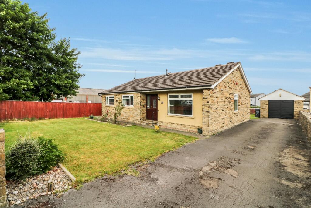 3-bed detached on Child Lane, Liversedge, West Yorkshire, WF15, £290,000