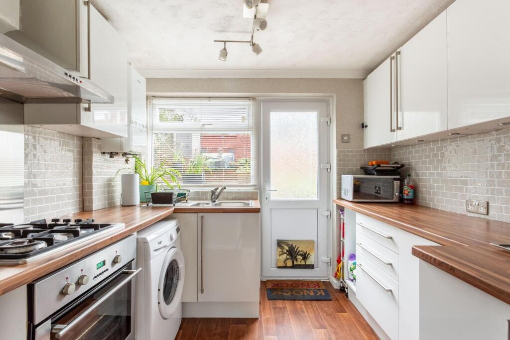 2-bed house on Kipling Avenue, Brighton, £325,000