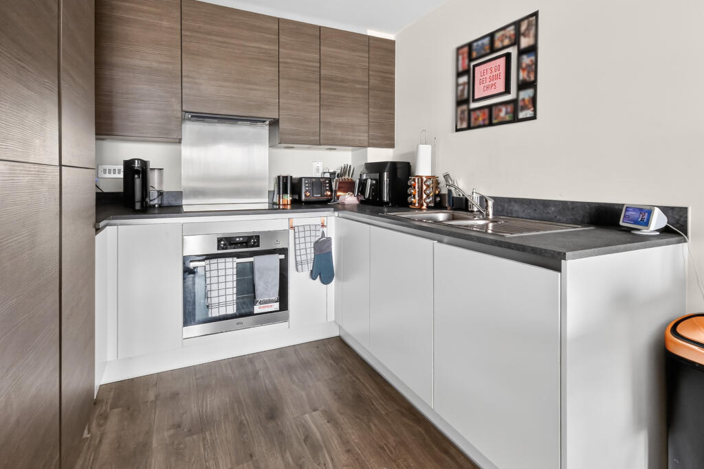 Apartment in Binfield, Jennetts Park, Temple Park - View 5