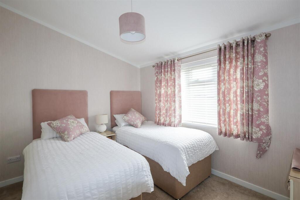 Hollin Park lodges, Sutton Road, Thirsk photo 4