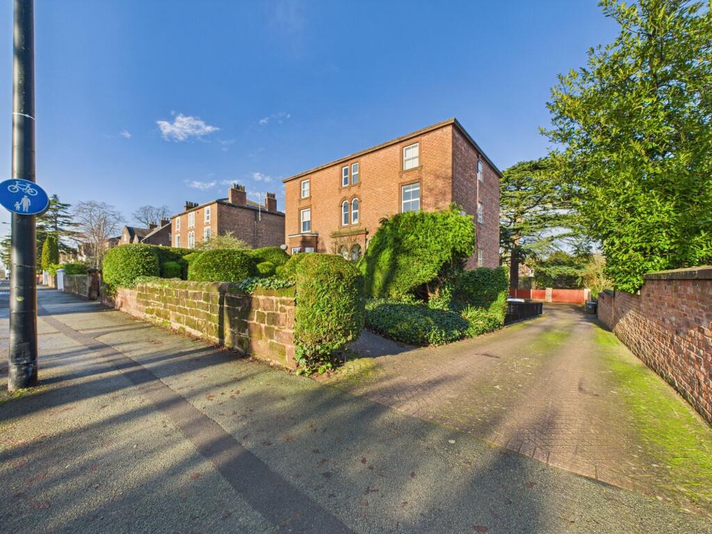 2-bed flat on Hough Green, Chester, CH4, £225,000
