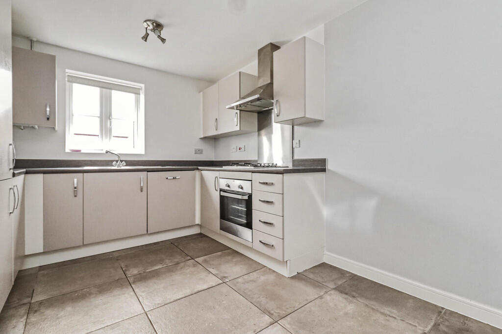 77, Academy Drive photo 4