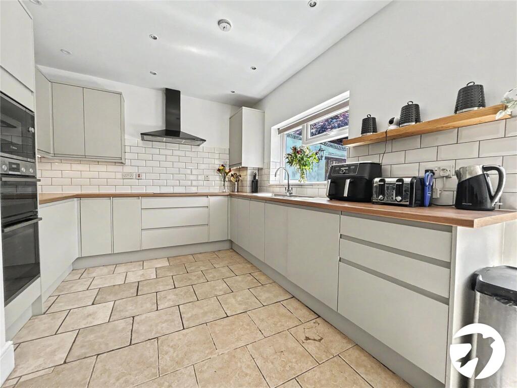 House in Sidcup, Blackfen - View 3