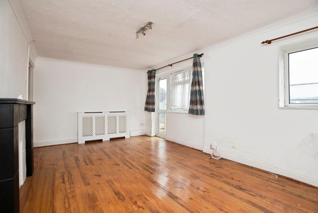 Apartment in Plymouth - View 2
