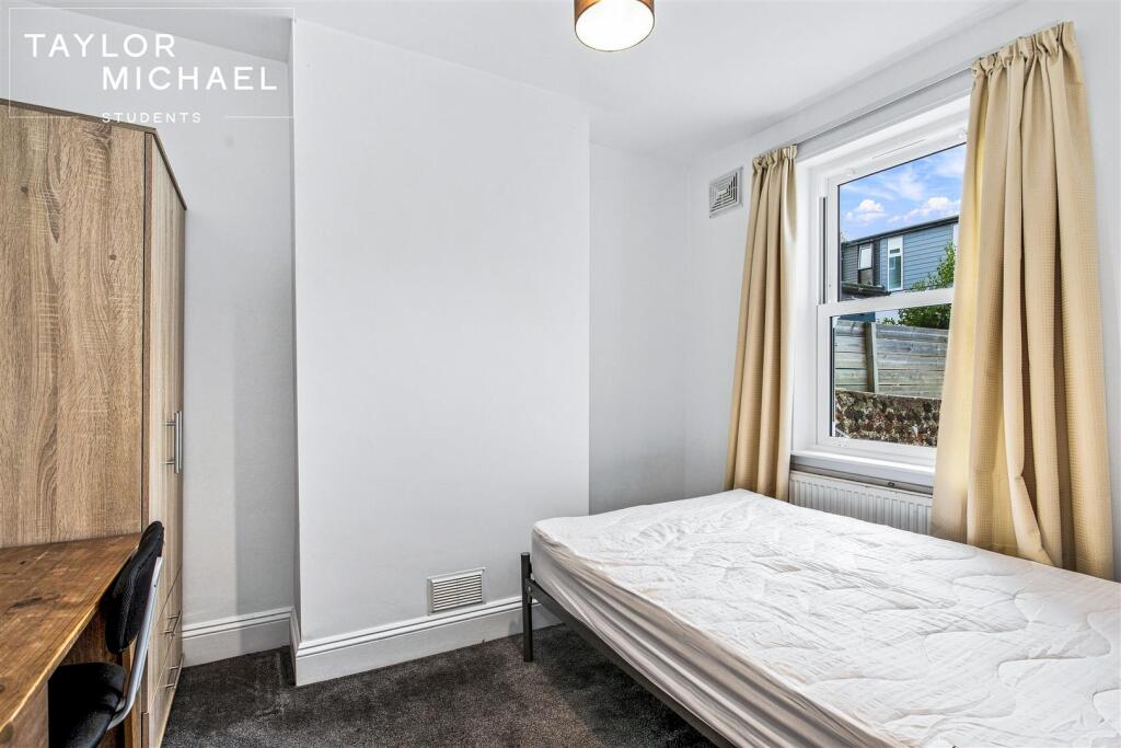 4 bedroom terraced house for rent
