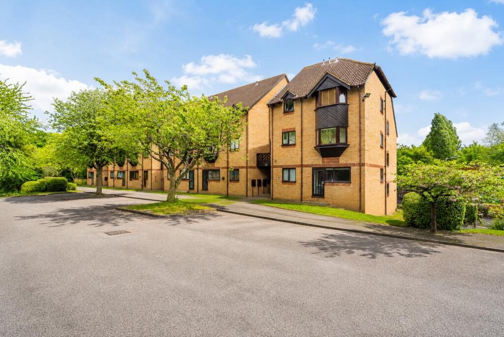 1-bed flat on Dellfield, St Albans, Herts, AL1, £235,000
