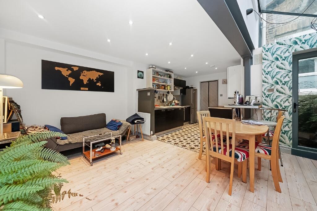 Apartment in London - View 3