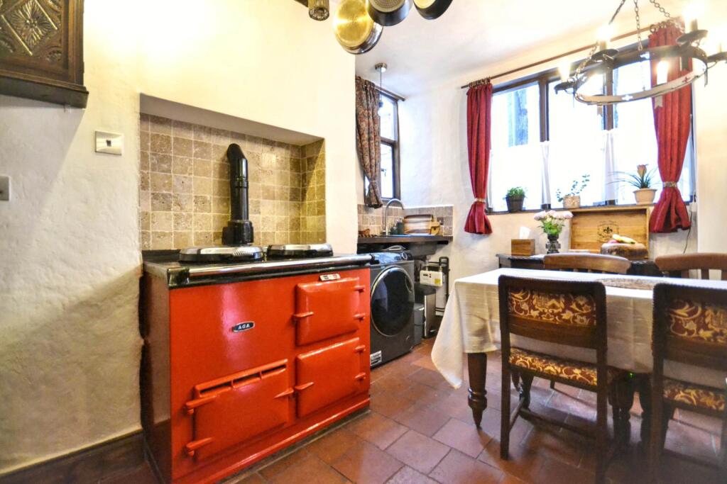 House in Tewkesbury, Priors Park - More