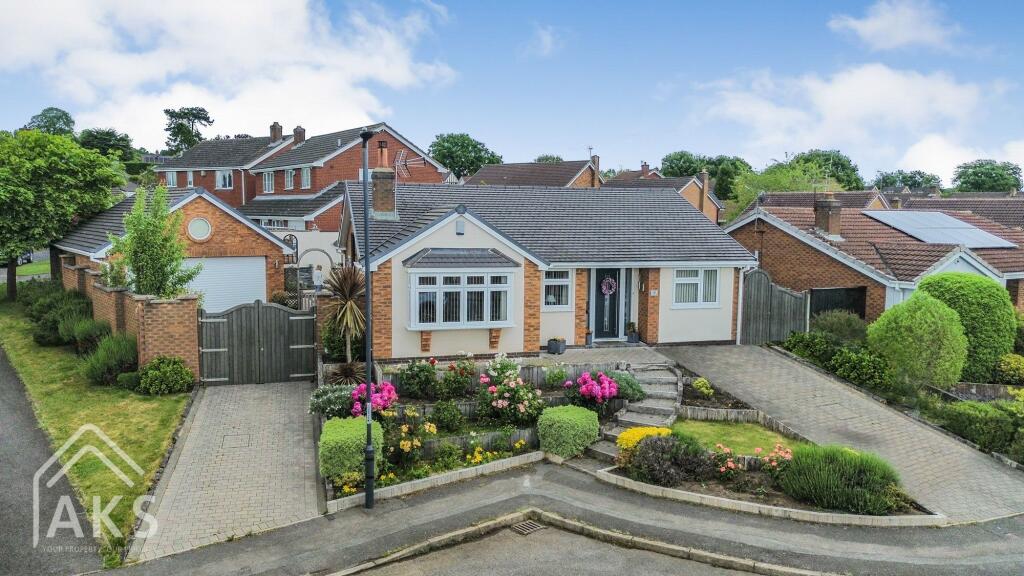 Main image of property: Owlswick Close, Littleover, DE23