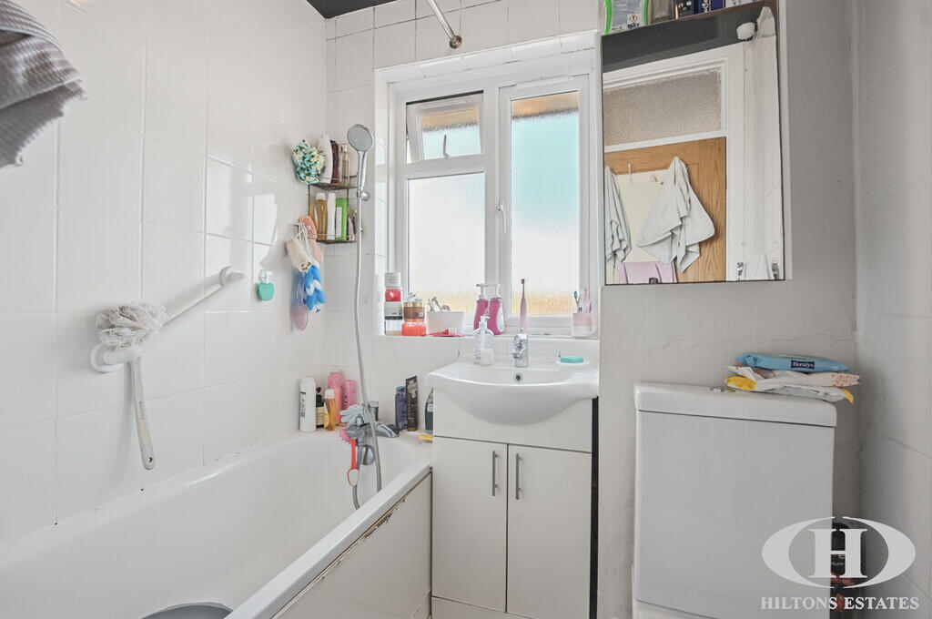 Apartment in Southall - More