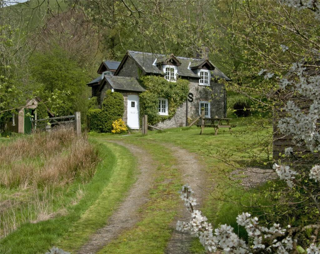 Main image of property: Llidiartywaun, Llanidloes, Powys, SY18