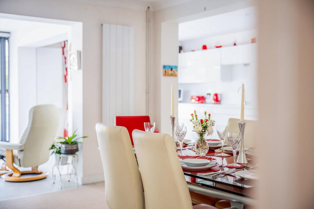 House in Reigate, South Park - More