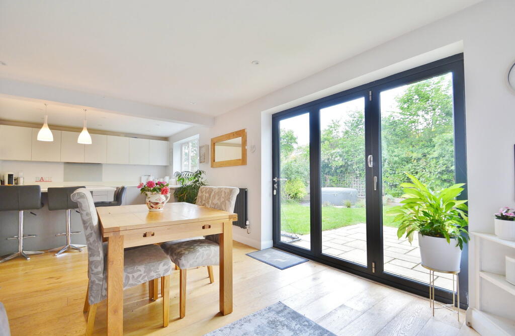 Youens Drive, Thame photo 4