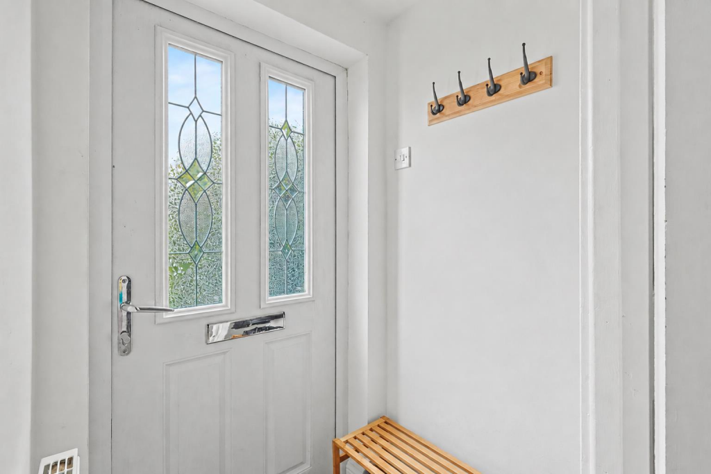 House in Rochford, Hullbridge - More