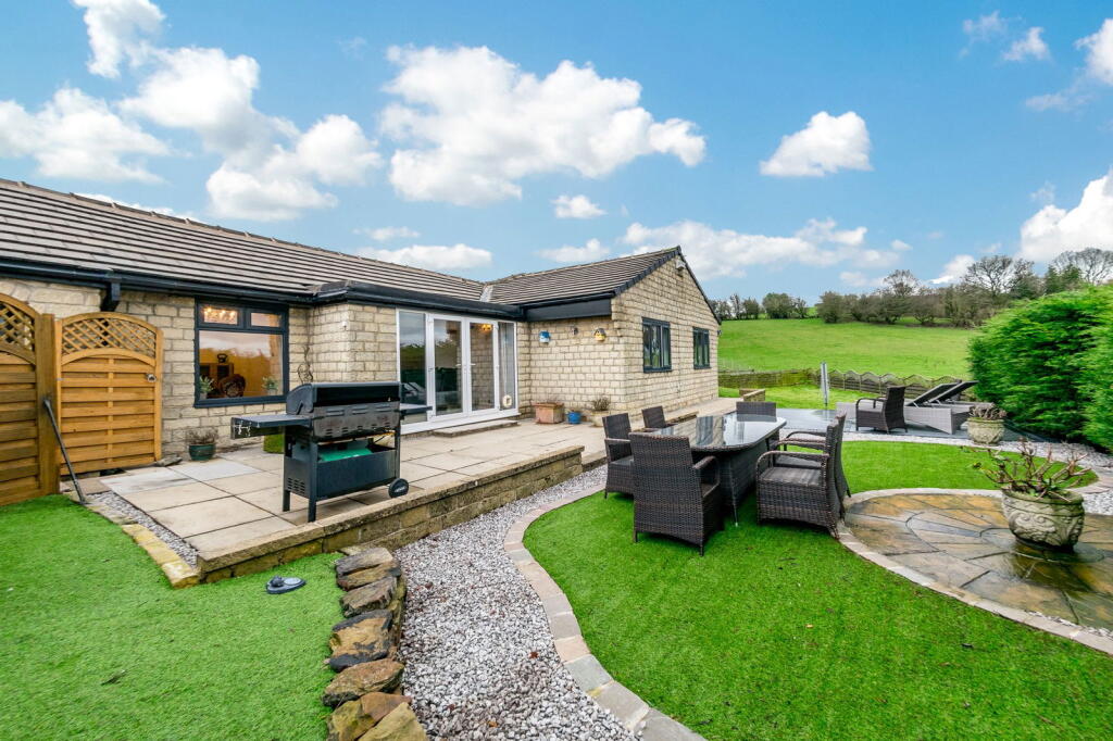 Houndgate Lodge, Coal Pit Lane, Lower Cumberworth, HD8 photo 3