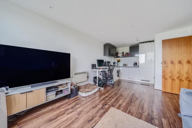 Apartment in Basingstoke and Deane, Basingstoke - More
