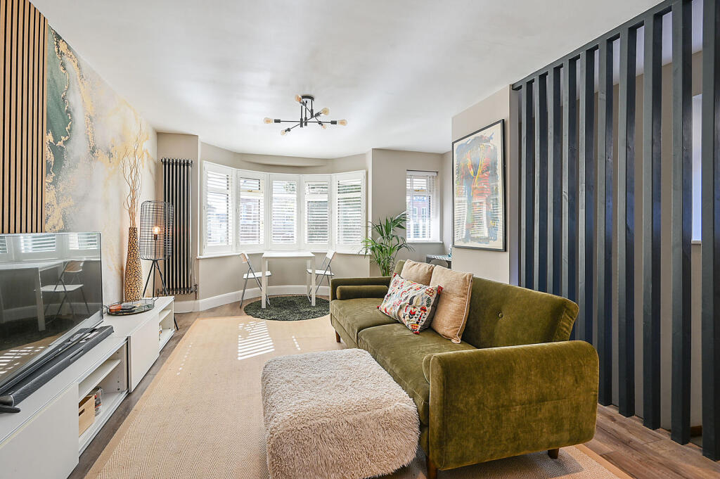 Apartment in Kingston upon Thames - View 2