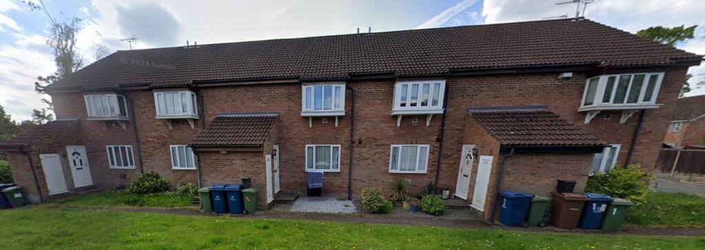 1-bed flat on Oakcroft Close, Pinner, HA5, £230,000