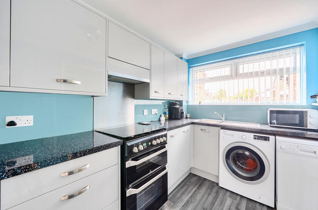 House in Dunstable, Central Bedfordshire - View 4