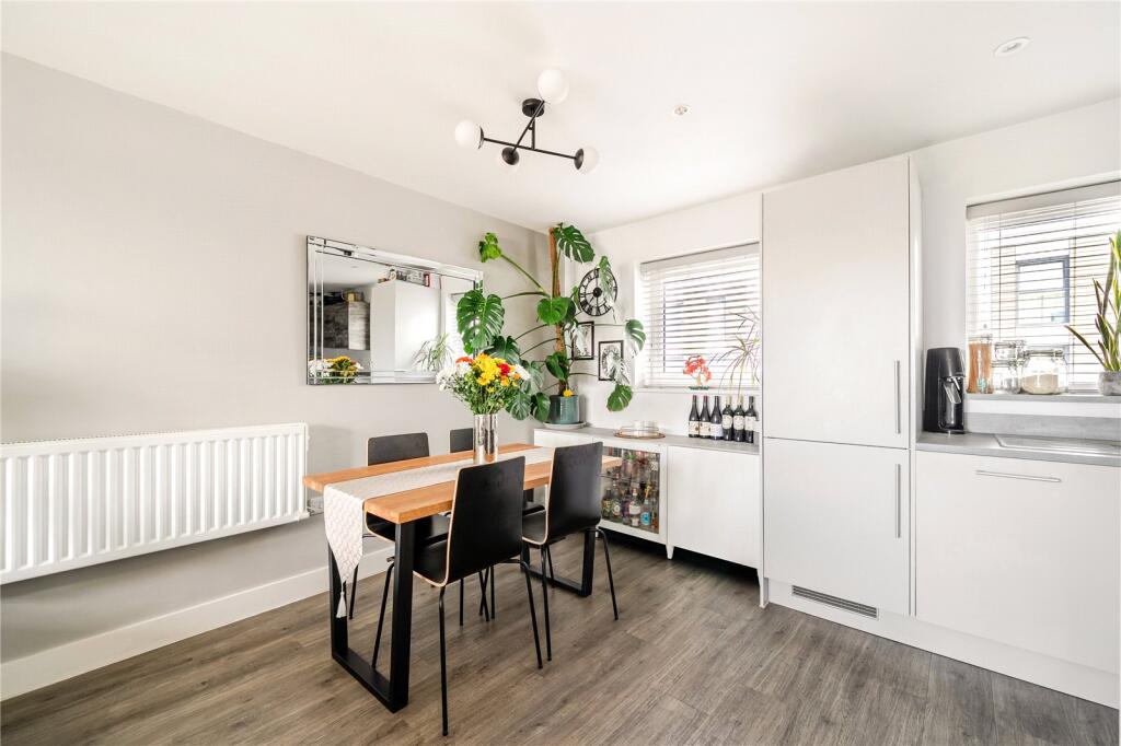 Apartment in Kingston upon Thames - View 4