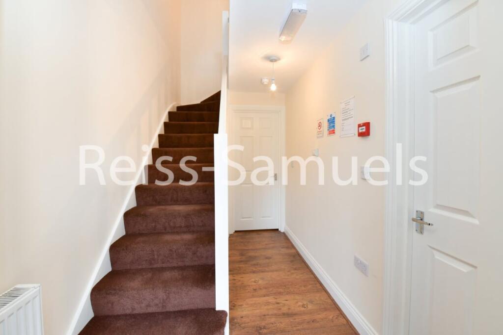 6 bedroom terraced house for rent