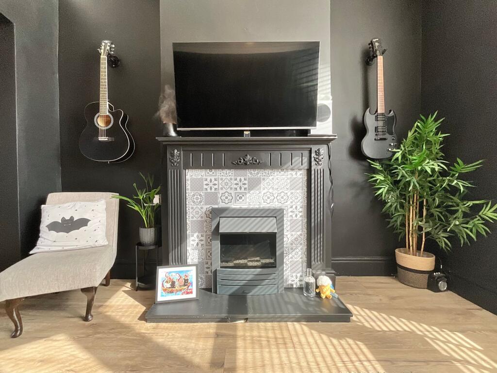 House in Stoke-on-Trent - More