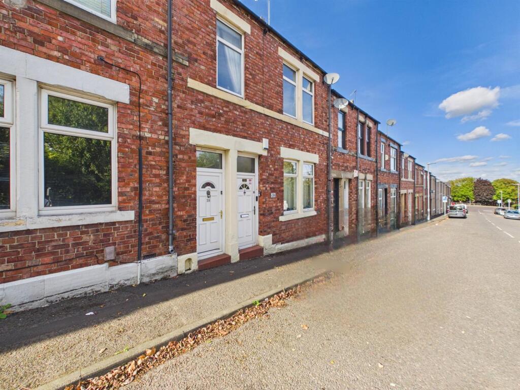 2-bed flat on Wordsworth Street, Gateshead, £85,000