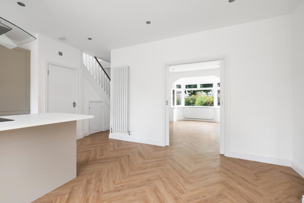 House in Sutton - More