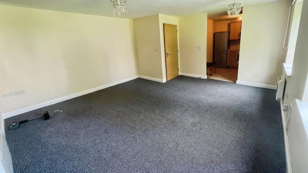 Apartment in Northampton - View 3