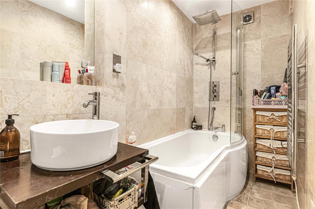 Apartment in London - View 5