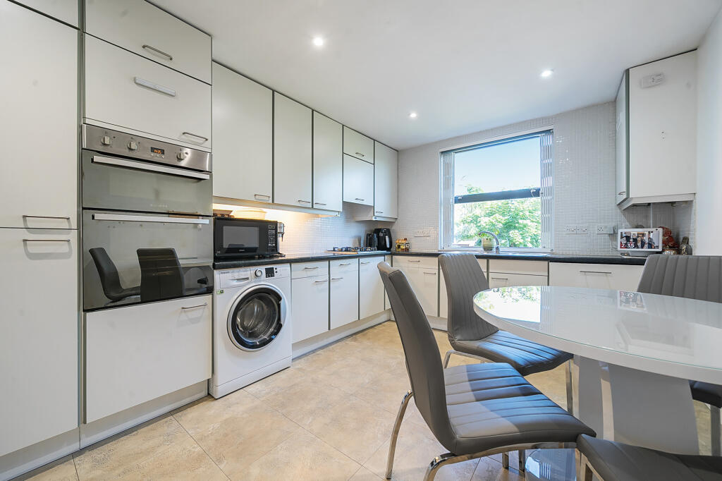 Main image of property: Lyonsdown Road, New Barnet, EN5