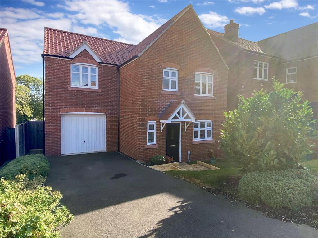 3-bed detached on Orchardside Road, East Markham, Newark, £130,000