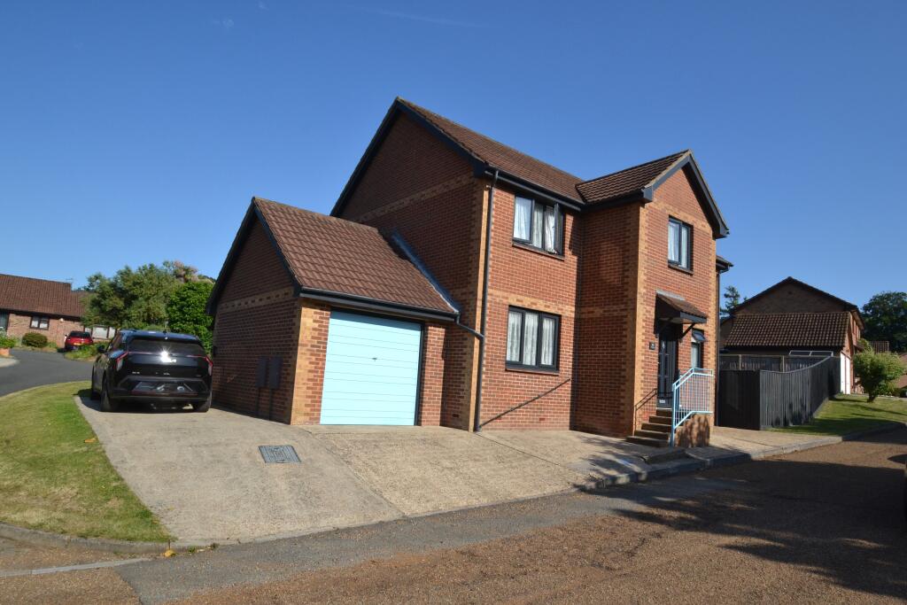 4-bed detached on Brookfield Gardens, Ryde, £479,950