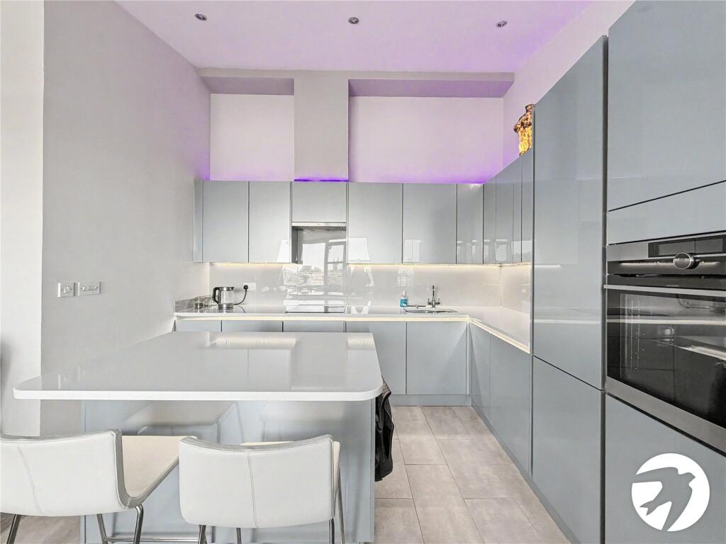 Apartment in Chatham, Luton - View 2