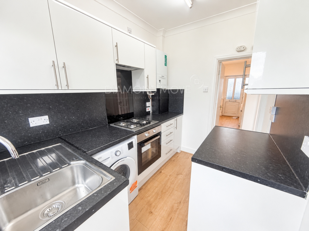 Taunton Avenue, Hounslow, TW3 - View 4